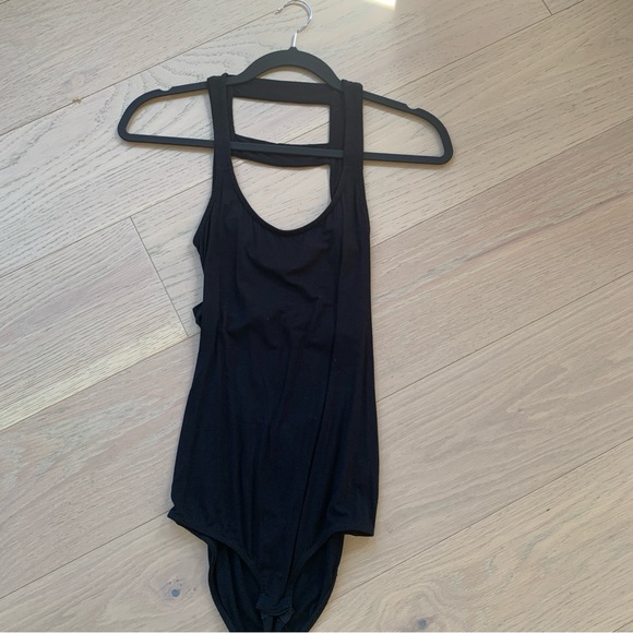 Black bodysuit with back cut detail - Picture 5 of 7